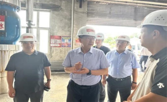 6.1伊通满族自治县县委书记孙立阳一行辅导莅临5001拉斯维加斯供热总公司伊通供热分公司第二热源厂发展调研(不够清澈
,助忙调整)_副本.jpg 6.1伊通满族自治县县委书记孙立阳一行辅导莅临5001拉斯维加斯供热总公司伊通供热分公司第二热源厂发展调研(不够清澈
,助忙调整)_副本.jpg